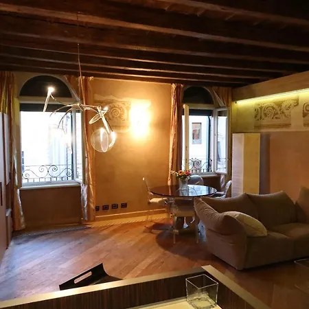 Luxury Flats Piazza Erbe, Floor 3 Апартаменты Верона