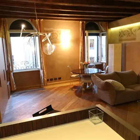 Luxury Flats Piazza Erbe, Floor 3 Апартаменты